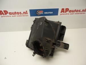 Używane Obudowa filtra powietrza Audi A6 Avant (C5) 2.4 V6 30V Cena € 35,00 Procedura marży oferowane przez AP Autos