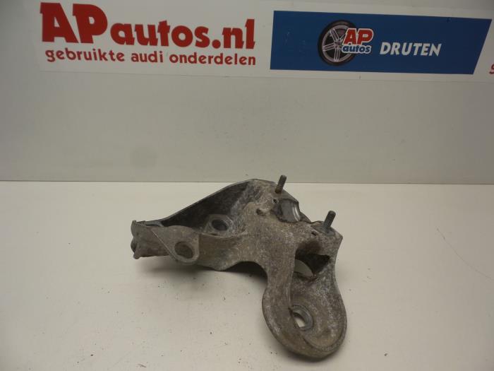 Usagé Support moteur Audi A4 Avant (B6) 1.9 TDI PDE 130 Prix € 19,99 Règlement à la marge proposé par AP Auto's