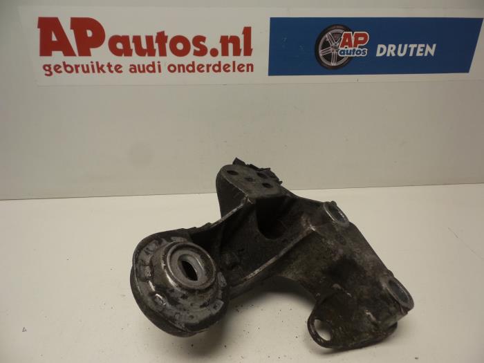 Usagé Support moteur Audi A4 Avant (B6) 2.5 TDI 24V Prix € 19,99 Règlement à la marge proposé par AP Auto's