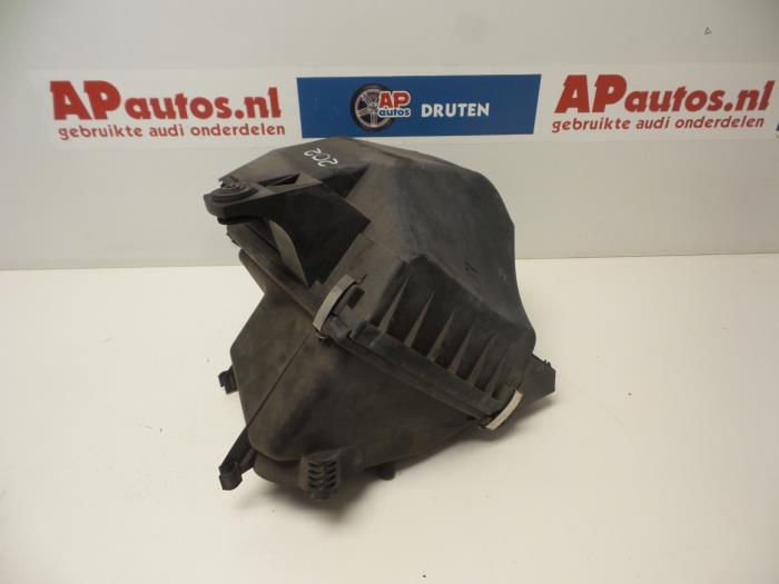 Begagnade Luftfilterhus Audi A4 Avant (B5) 2.5 TDI V6 24V Pris € 19,99 Marginaltabell erbjuds av AP Auto's