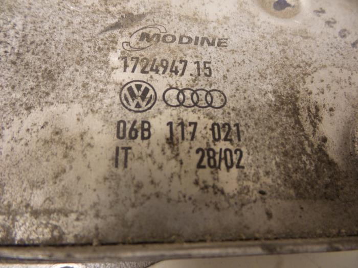 Radiateur d'huile d'un Audi A4 (B6) 2.0 20V 2002