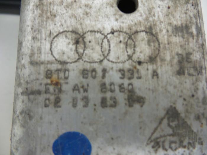 Stoßstangeträger hinten van een Audi A5 (8T3) 2.0 FSI 16V 2009