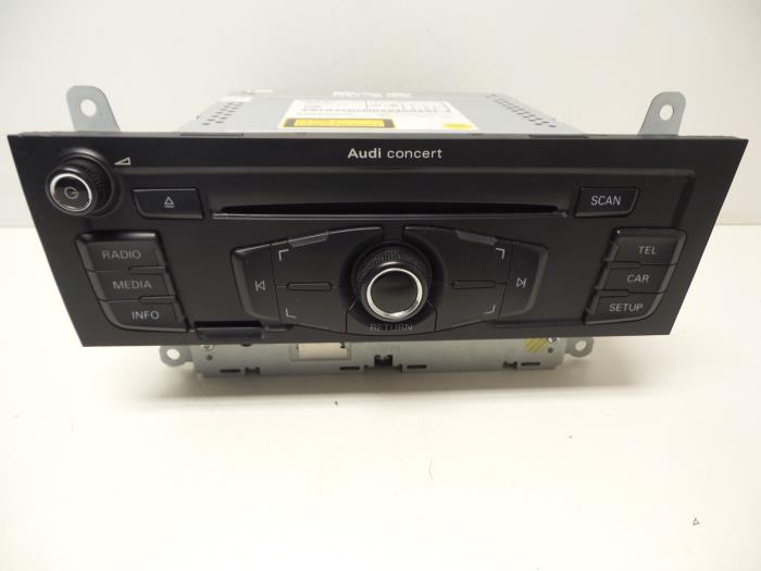 Radioodtwarzacz CD z Audi A5 (8T3) 2.0 FSI 16V 2009