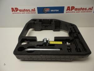 Usados Juego de herramientas Audi A5 (8T3) 2.0 FSI 16V Precio € 24,99 Norma de margen ofrecido por AP Autos