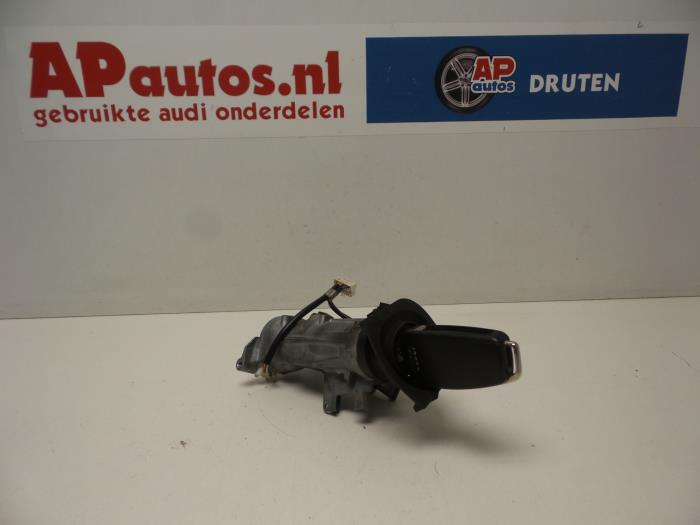 Cerradura de contacto y llave de un Audi A1 Sportback (8XA/8XF) 1.4 TFSI 16V 122 2012