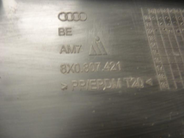 Spojler tylnego zderzaka z Audi A1 Sportback (8XA/8XF) 1.2 TFSI 2012