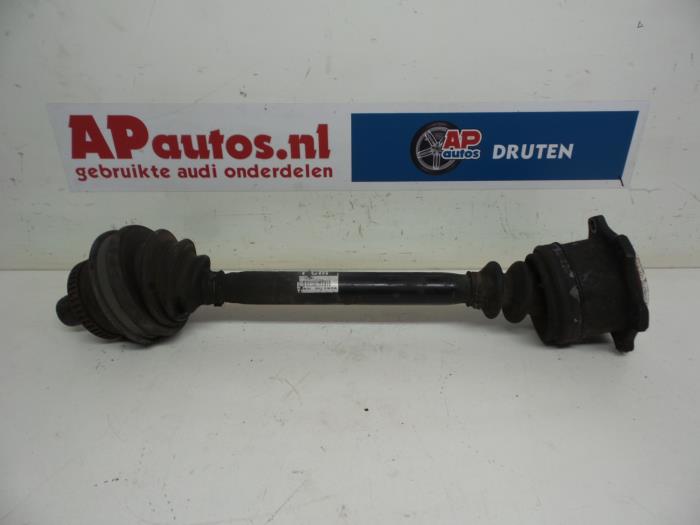 Usagé Arbre de transmission avant gauche Audi A4 Avant (B5) 2.5 TDI V6 24V Prix € 24,99 Règlement à la marge proposé par AP Auto's