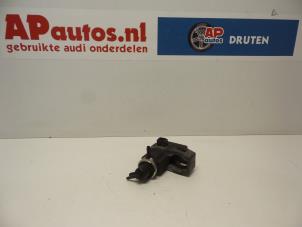 Usagé Clapet de surpression Turbo Audi A4 Avant (B5) 2.5 TDI V6 24V Prix € 45,00 Règlement à la marge proposé par AP Autos