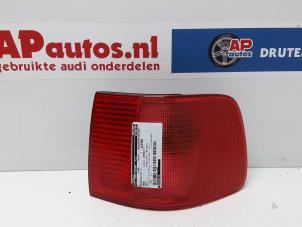 Usagé Feu arrière droit Audi A6 (C4) 1.8 20V Prix € 25,00 Règlement à la marge proposé par AP Autos