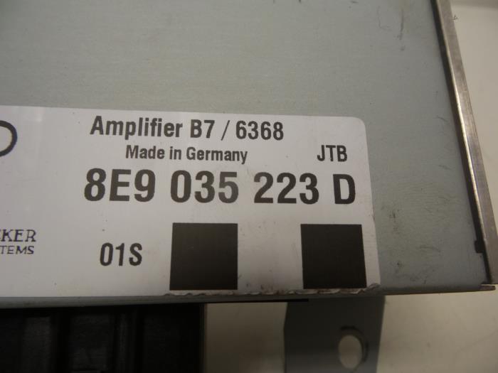 Amplificador de radio de un Audi A4 Avant (B7) 2.0 TDI 16V 2007