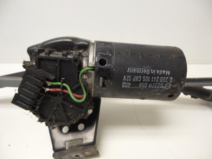 Wiper motor + mechanism from a Audi Cabrio (B4) 2.8 E 1994