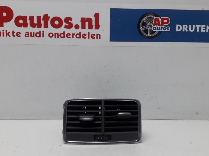 Rejilla de aire de salpicadero de un Audi A6 (C6) 3.2 V6 24V FSI 2005