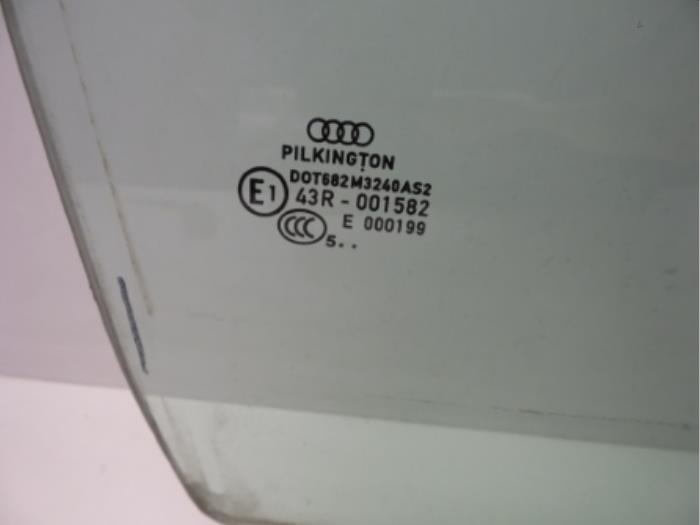Szyba drzwi prawych wersja 2-drzwiowa z Audi A3 (8P1) 1.6 2006