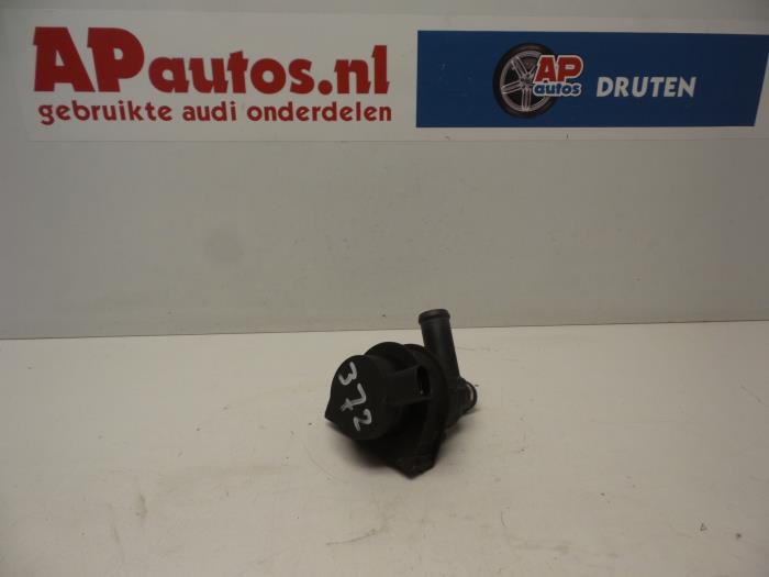 Begagnade Vattenpump Audi A4 (B8) 2.0 TFSI 16V Pris € 24,99 Marginaltabell erbjuds av AP Auto's