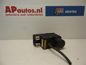 Używane Pompa prózniowa elektrycznego zamka drzwiowego Audi Cabrio (B4) 2.8 E Cena € 24,99 Procedura marży oferowane przez AP Autos