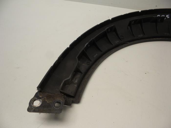 Wielcover from a Audi A2 (8Z0) 1.6 FSI 16V 2002