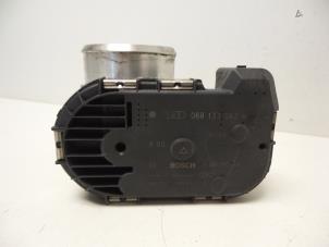 Drosselklappengehäuse van een Audi A4 Cabriolet Quattro (B7) 1.8 T 20V 2003
