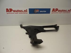 Used Rear bumper bracket, right Audi Q7 (4LB) 4.2 FSI V8 32V Price on request offered by AP Autos