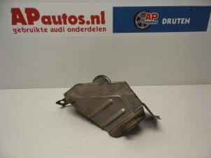 Używane Oslona termiczna ukladu wydechowego Audi 80 (B4) 2.0 E Cena € 19,99 Procedura marży oferowane przez AP Autos