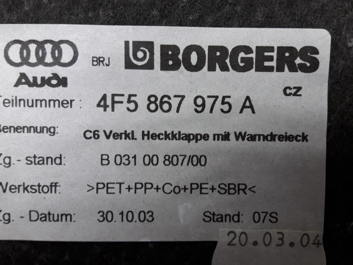 Tapicerka tylnej klapy z Audi A6 (C6) 3.2 V6 24V FSI 2005