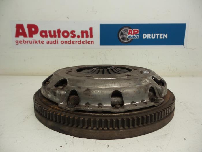 Clutch kit (complete) from a Audi A3 Sportback (8PA) 1.6 2009