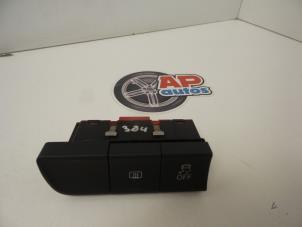 Usados Interruptor de calefactor luneta Audi A1 Sportback (8XA/8XF) 1.4 TFSI Cylinder on demand 16V Precio € 17,50 Norma de margen ofrecido por AP Autos