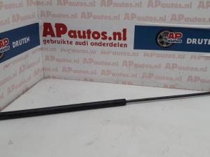 Usados Amortiguador de gas de capó derecha Audi Cabrio (B4) 1.9 TDI Precio € 9,99 Norma de margen ofrecido por AP Autos