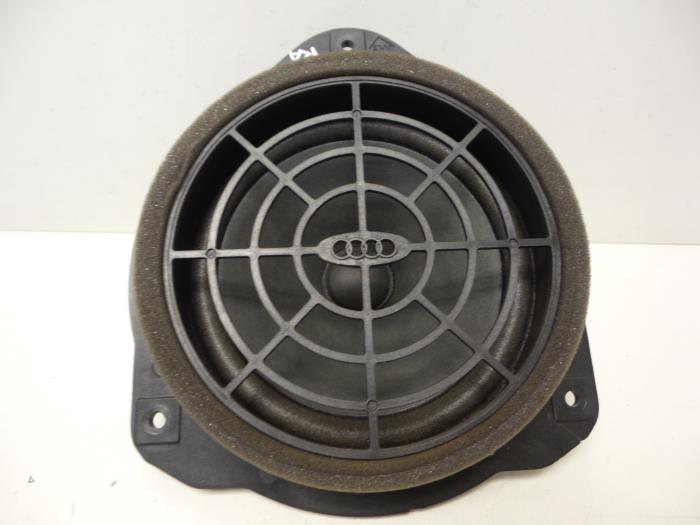 Speaker from a Audi A1 Sportback (8XA/8XF) 1.4 TFSI Cylinder on demand 16V 2014