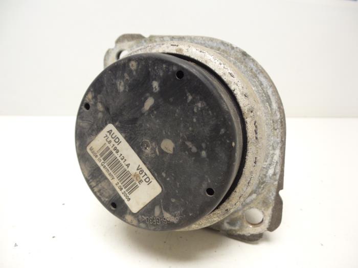 Engine mount from a Audi Q7 (4LB) 3.0 TDI V6 24V 2006