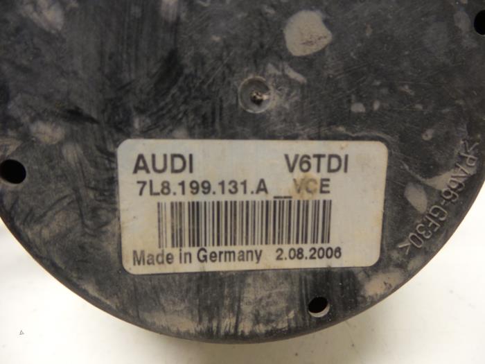 Engine mount from a Audi Q7 (4LB) 3.0 TDI V6 24V 2006