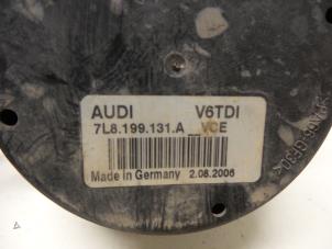 Engine mount from a Audi Q7 (4LB) 3.0 TDI V6 24V 2006
