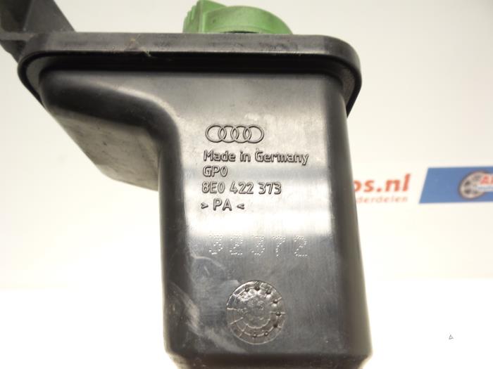 Depósito de aceite de dirección asistida de un Audi A4 Cabriolet Quattro (B7) 1.8 T 20V 2003