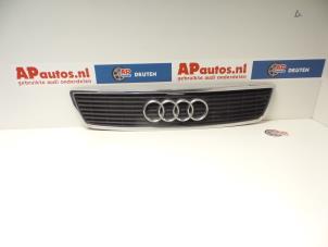 Usados Rejilla Audi A8 (D2) 2.8 V6 30V Precio € 19,99 Norma de margen ofrecido por AP Autos