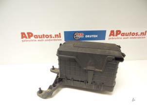 Używane Pojemnik na akumulator Audi A3 Sportback (8PA) 2.0 TDI 16V Cena € 35,00 Procedura marży oferowane przez AP Autos