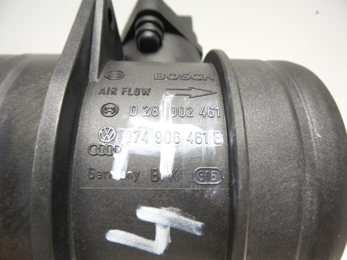 Air mass meter from a Audi A3 Sportback (8PA) 2.0 TDI 16V 2008