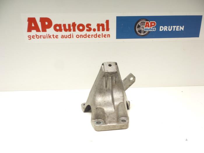 Usagé Support moteur Audi A4 Avant (B6) 2.5 TDI 24V Prix € 19,99 Règlement à la marge proposé par AP Auto's