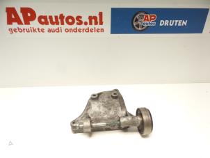 Usados Soporte de bomba de aire acondicionado Audi A6 Avant (C5) 2.5 TDI V6 24V Precio € 14,99 Norma de margen ofrecido por AP Autos