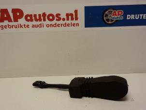 Używane Ogranicznik drzwi lewych tylnych wersja 4-drzwiowa Audi A1 Sportback (8XA/8XF) 1.2 TFSI Cena € 17,50 Procedura marży oferowane przez AP Autos