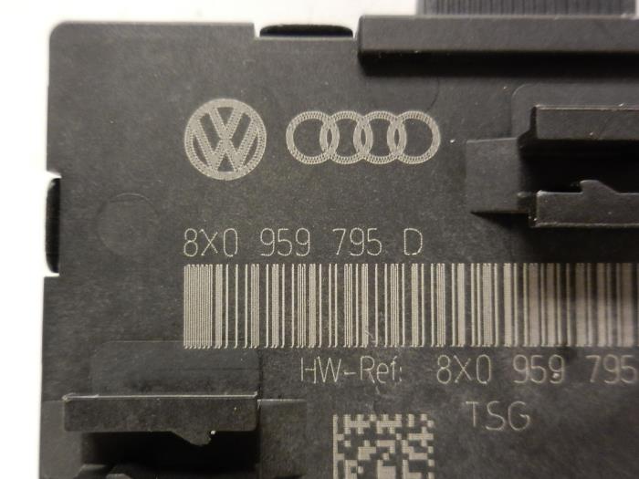 Zentralverriegelung Modul van een Audi A1 Sportback (8XA/8XF) 1.2 TFSI 2012