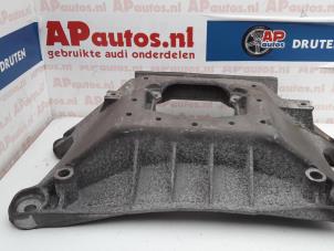 Usagé Support boîte de vitesses Audi A5 Quattro (B8C/S) 3.0 TDI V6 24V Prix € 19,99 Règlement à la marge proposé par AP Autos