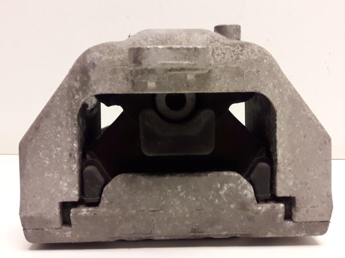 Support moteur d'un Audi A3 (8L1) 1.6 1997