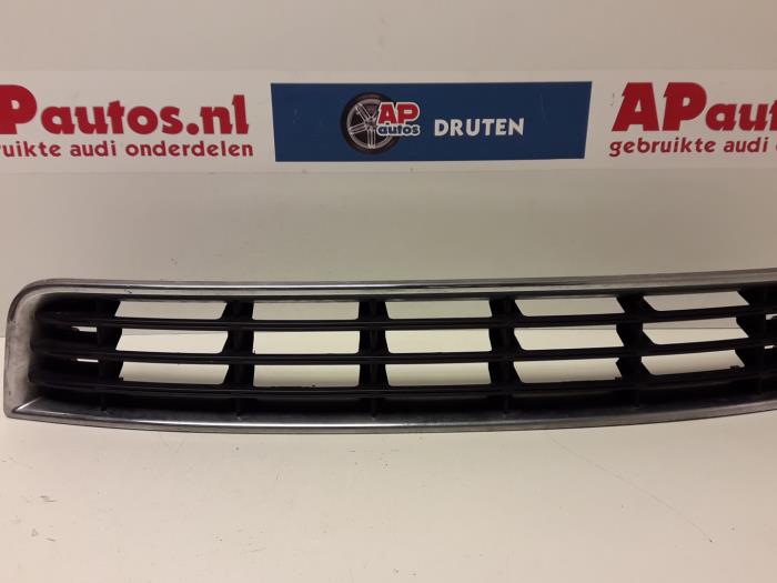 Begagnade Stötfångargrill Audi A8 Pris € 19,99 Marginaltabell erbjuds av AP Auto's