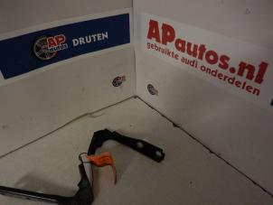 Used Bonnet Hinge Audi A3 (8L1) 1.8 20V Price € 35,00 Margin scheme offered by AP Autos