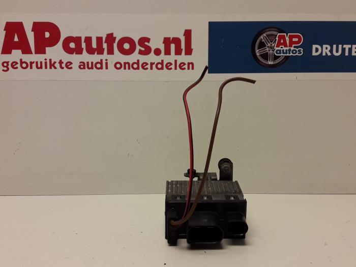 Usagé Ordinateur refroidisseur Audi RS 4 Avant (B7) RS4 4.2 V8 40V Prix € 49,99 Règlement à la marge proposé par AP Auto's