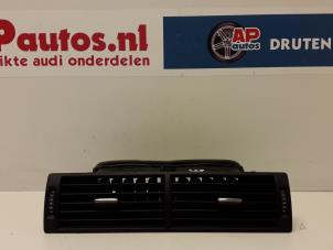 Usados Rejilla de aire de salpicadero Audi A4 (B6) 2.0 FSI 16V Precio € 19,99 Norma de margen ofrecido por AP Autos