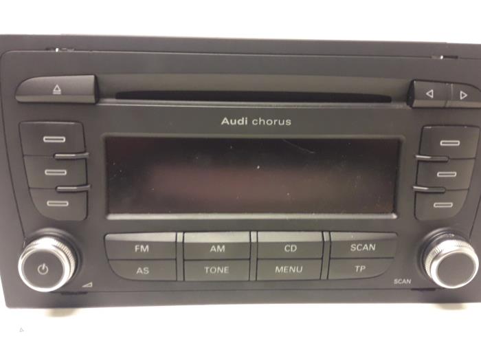 Radio CD Spieler van een Audi A3 (8P1) 1.6 2009