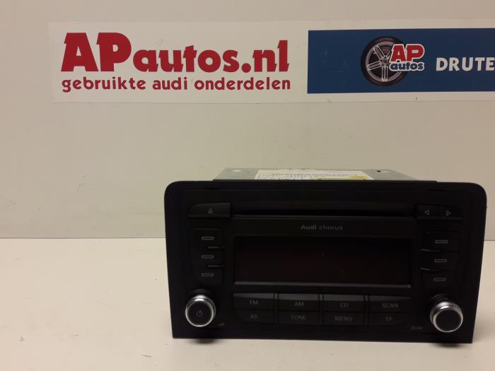Radio CD Spieler van een Audi A3 (8P1) 1.6 2009