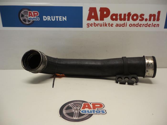 Tubo de presión de aceite de un Audi A3 (8P1) 1.9 TDI 2005