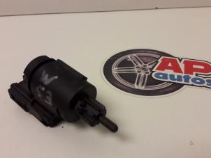Usagé Commutateur feu de freinage Audi A4 (B6) 2.0 20V Prix € 35,00 Règlement à la marge proposé par AP Autos