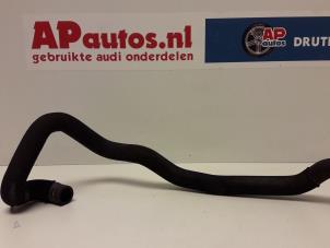 Usagé Tuyau radiateur Audi RS 4 Avant (B7) Prix € 24,99 Règlement à la marge proposé par AP Autos